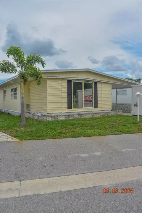 921 Faith Cir E #70, Bradenton, FL 34212