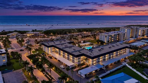 5600 Beach Way Dr #201, Sarasota, FL 34242