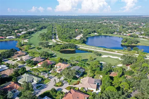 6641 St James Xing, University Park, FL 34201