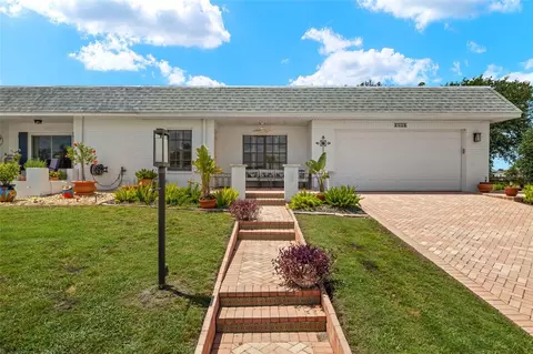 386 Club Manor Dr, Sun City Center, FL 33573