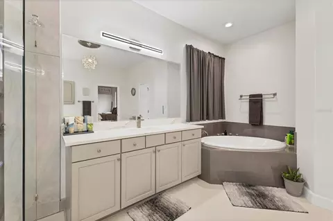 Bath - 7119 67th Ter E, Bradenton, FL 34203 photo 2 of 4