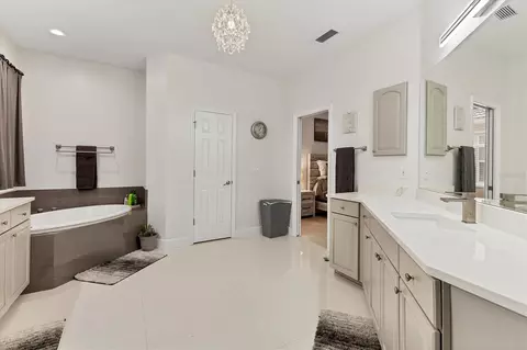 Bath - 7119 67th Ter E, Bradenton, FL 34203 photo 3 of 4