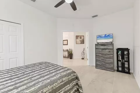 Bedroom - 7119 67th Ter E, Bradenton, FL 34203 photo 7 of 7