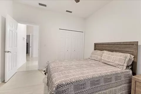 Bedroom - 7119 67th Ter E, Bradenton, FL 34203 photo 5 of 7