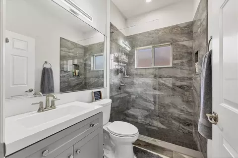 Bath - 7119 67th Ter E, Bradenton, FL 34203 photo 4 of 4