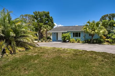 2216 Lake Shore Dr, Nokomis, FL 34275