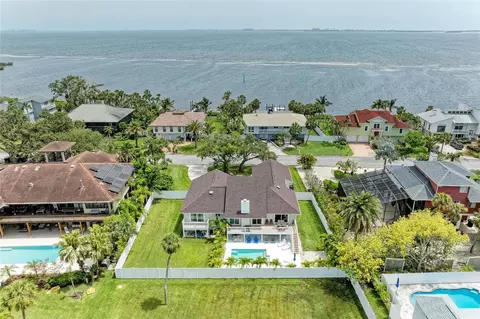 3903 Bayside Dr, Bradenton, FL 34210