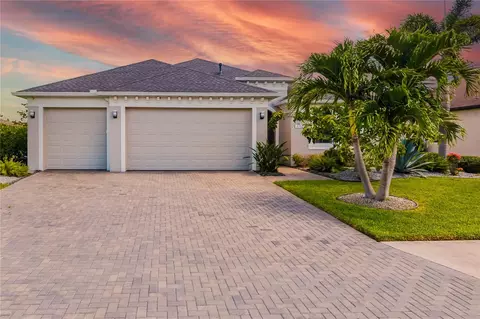 650 Rosemary Cir, Bradenton, FL 34212