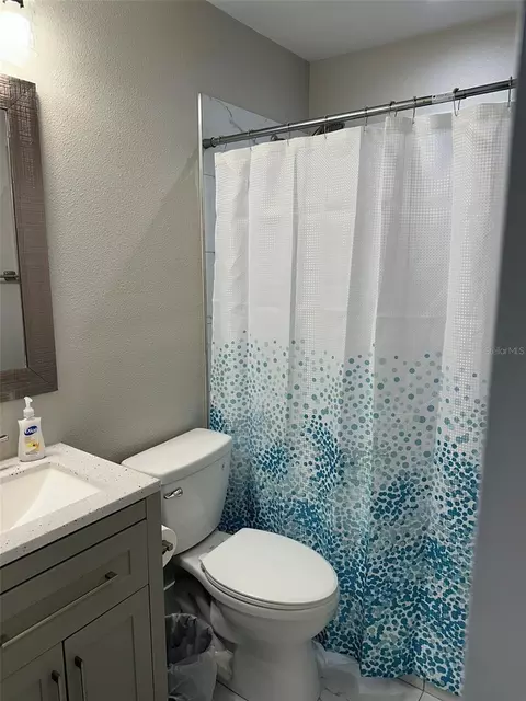 Bath - 1840 3rd Ave E, Bradenton, FL 34208 photo 3 of 8
