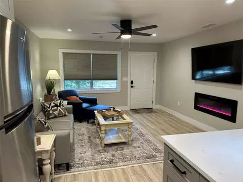 Living - 1840 3rd Ave E, Bradenton, FL 34208 photo 3 of 4
