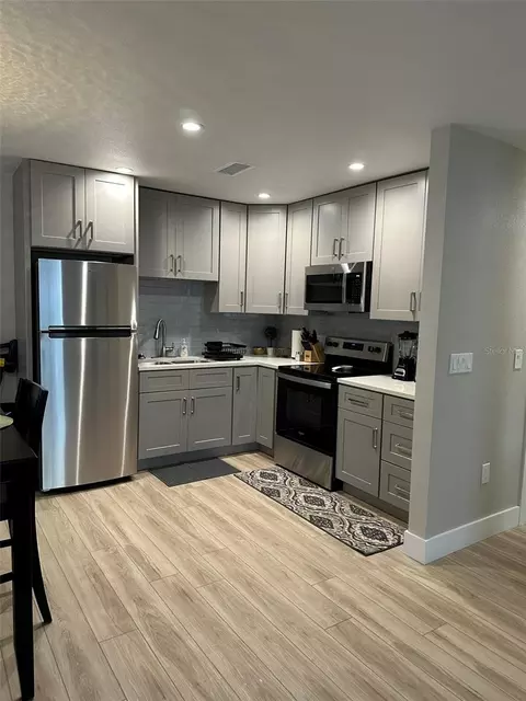 Kitchen - 1840 3rd Ave E, Bradenton, FL 34208 photo 2 of 6