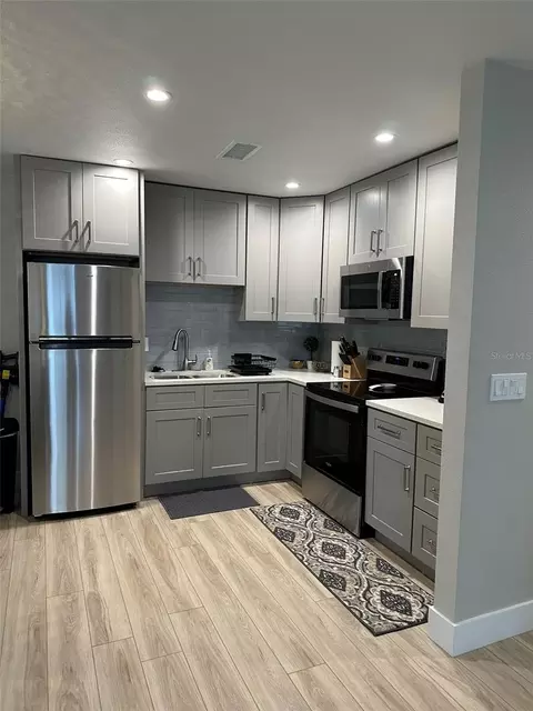 Kitchen - 1840 3rd Ave E, Bradenton, FL 34208 photo 1 of 6