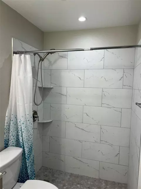 Bath - 1840 3rd Ave E, Bradenton, FL 34208 photo 1 of 8