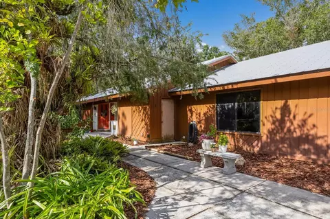 10009 Oak Run Dr, Bradenton, FL 34211