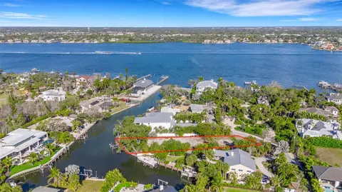 1231 Starboard Ln, Sarasota, FL 34242