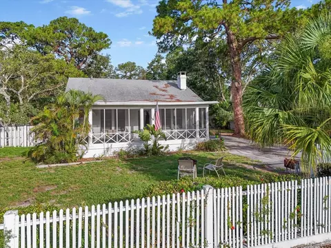 520 27th St W, Bradenton, FL 34205