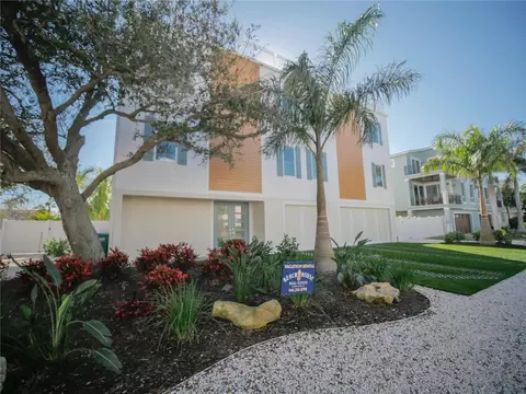 111 6th St N, Bradenton Beach, FL 34217