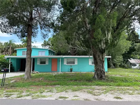 704 38th St W, Bradenton, FL 34205