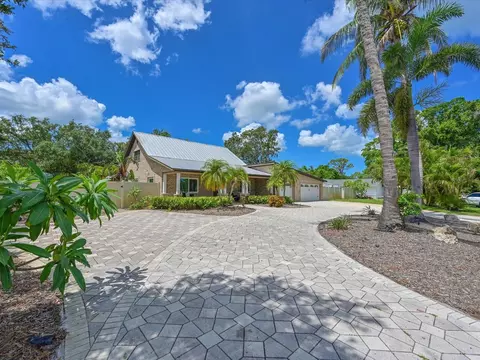 7615 Alhambra Dr, Bradenton, FL 34209