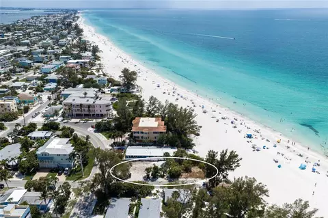 3720 Gulf Dr, Holmes Beach, FL 34217