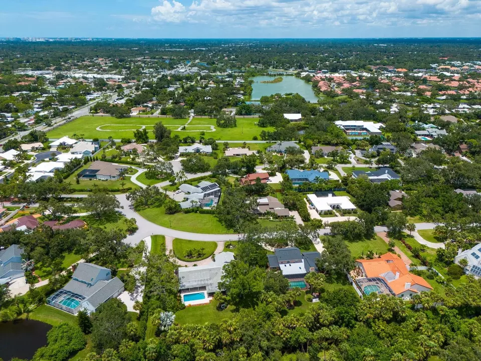 View/Area - 3632 Beneva Oaks Blvd, Sarasota, FL 34238 photo 3 of 7