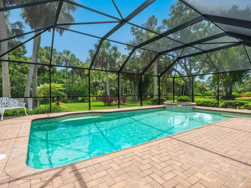 Exterior - 3632 Beneva Oaks Blvd, Sarasota, FL 34238 photo 2 of 15