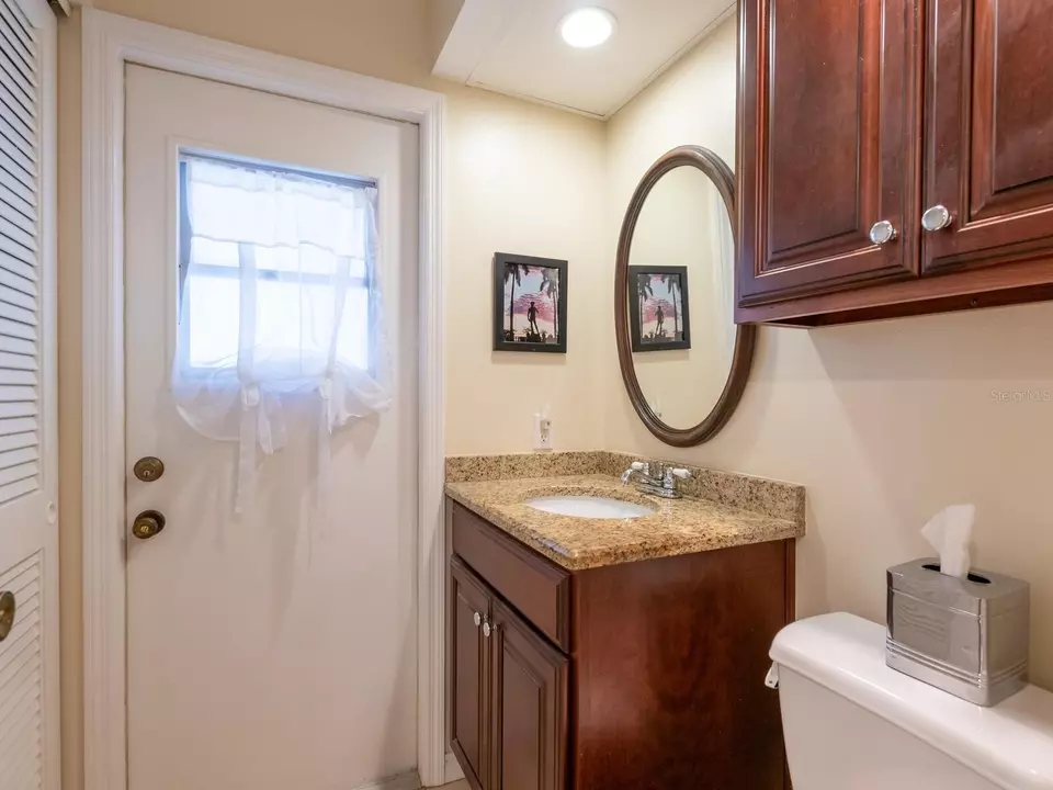 Bath - 3632 Beneva Oaks Blvd, Sarasota, FL 34238 photo 2 of 5