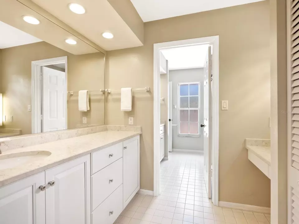 Bath - 3632 Beneva Oaks Blvd, Sarasota, FL 34238 photo 4 of 5