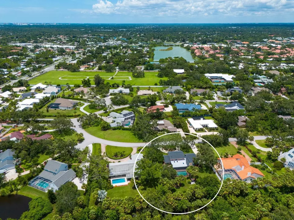 View/Area - 3632 Beneva Oaks Blvd, Sarasota, FL 34238 photo 6 of 7