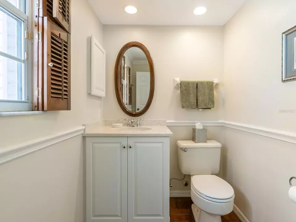 Bath - 3632 Beneva Oaks Blvd, Sarasota, FL 34238 photo 3 of 5