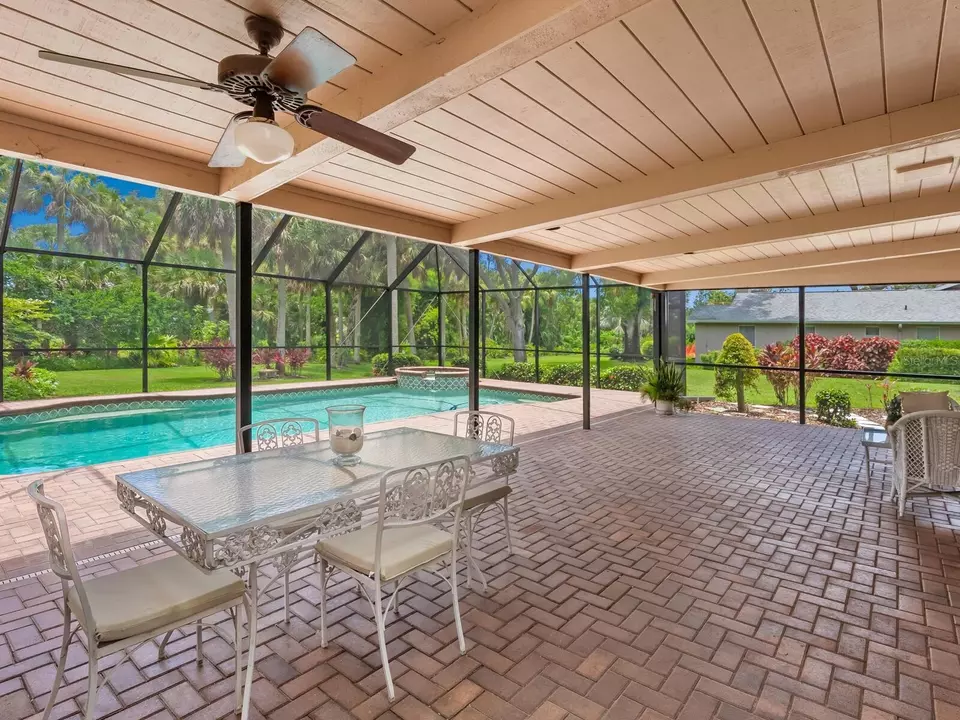 Exterior - 3632 Beneva Oaks Blvd, Sarasota, FL 34238 photo 3 of 15
