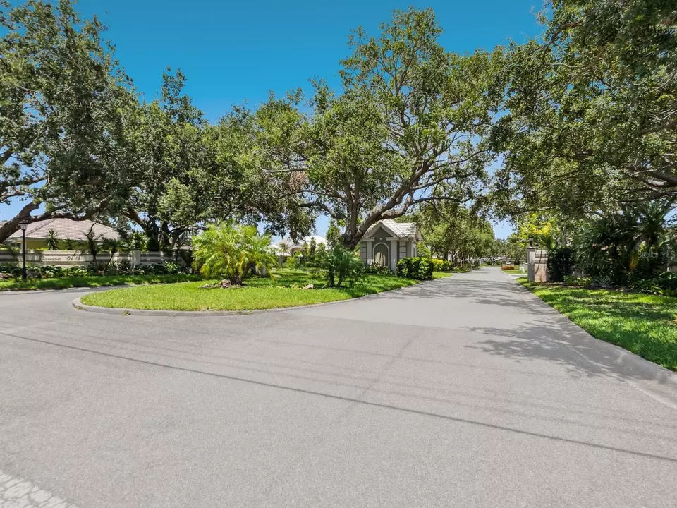 View/Area - 3632 Beneva Oaks Blvd, Sarasota, FL 34238 photo 5 of 7