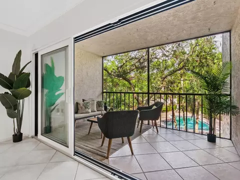 2748 Orchid Oaks Dr #202, Sarasota, FL 34239