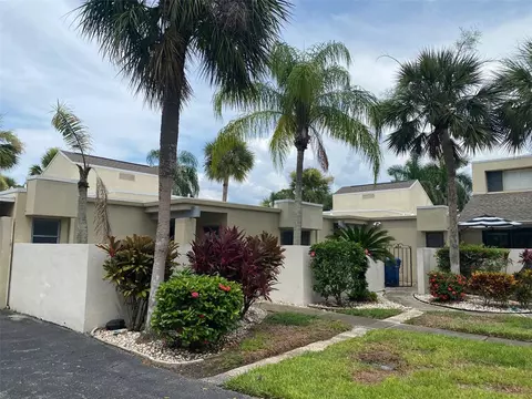 2221 Meadowlake Ct, Sarasota, FL 34235