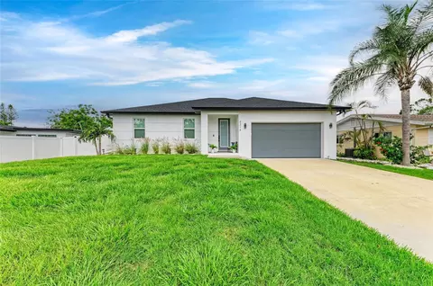 4314 Des Plaines Dr, Sarasota, FL 34233