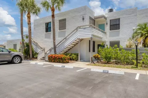 224 Lakewood Dr, Bradenton, FL 34210