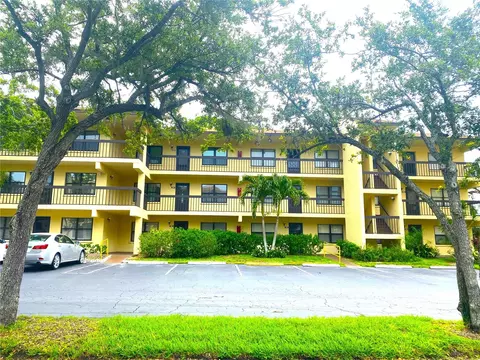 425 30th Ave W #C211, Bradenton, FL 34205