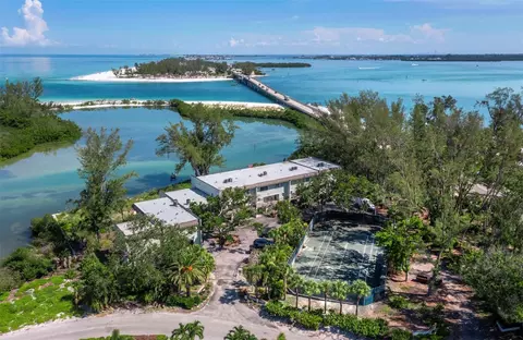490 N Shore Rd #6, Longboat Key, FL 34228