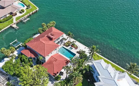 585 Gunwale Ln, Longboat Key, FL 34228