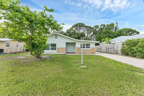 2837 Yorktown St, Sarasota, FL 34231