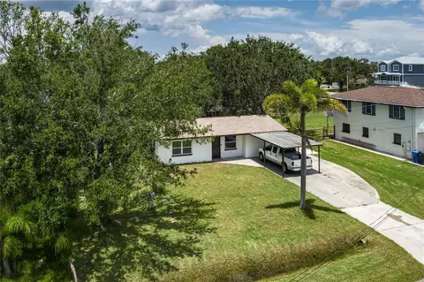 305 10th St SW, Ruskin, FL 33570