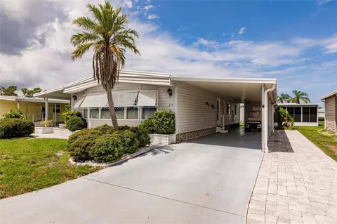 319 Castle Dr, Nokomis, FL 34275