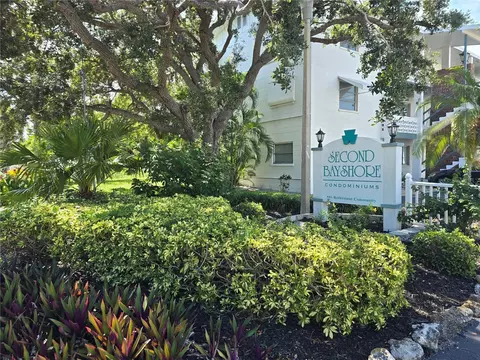 5850 Welcome Rd #J6, Bradenton, FL 34207