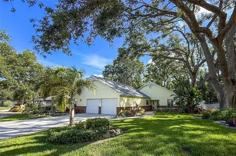 6818 Arbor Oaks Cir, Bradenton, FL 34209