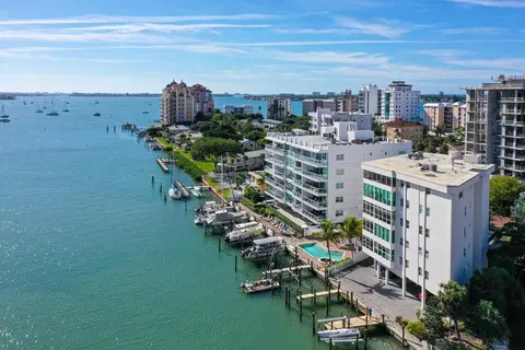 660 Golden Gate Pt #32, Sarasota, FL 34236