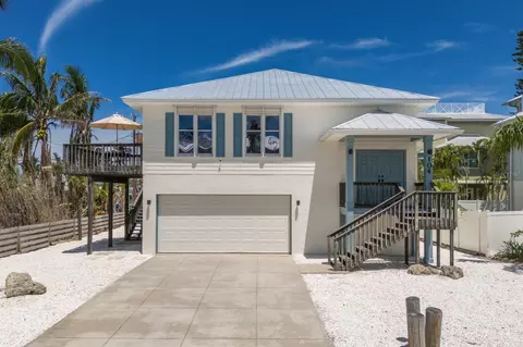 104 77th St, Holmes Beach, FL 34217