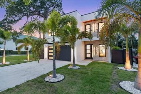 2111 Hawthorne St, Sarasota, FL 34239
