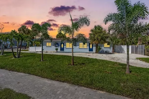 201 75th St #A, Holmes Beach, FL 34217