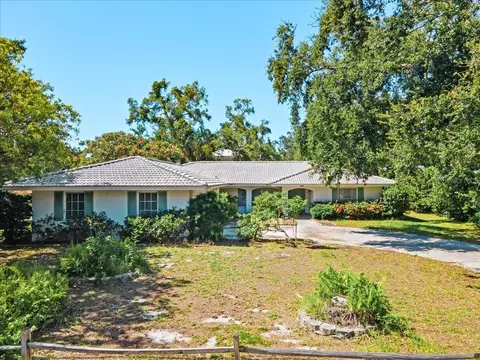 1735 Shoreland Dr, Sarasota, FL 34239