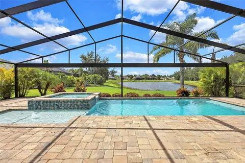 12071 Forest Park Cir, Bradenton, FL 34211